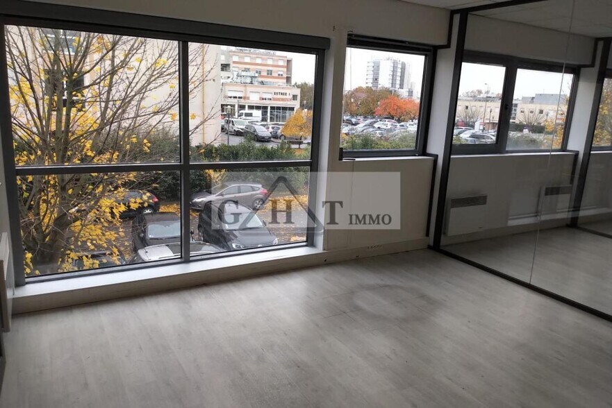 Office in Stains for sale - Interior Photo - Image 2 of 11