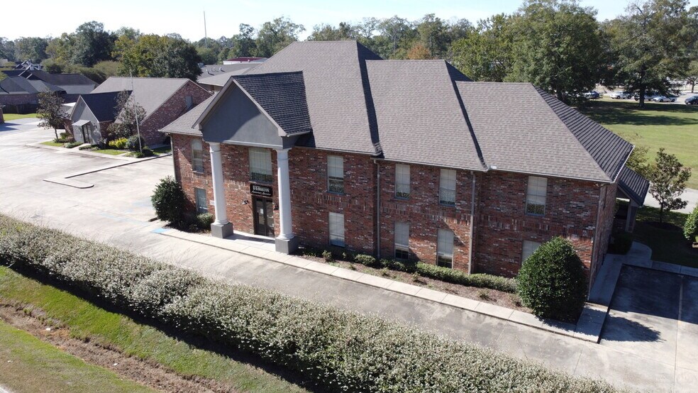 7700 Vincent Rd, Denham Springs, LA for sale - Building Photo - Image 3 of 5