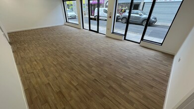 2-4 Market St, Bangor to rent Interior Photo- Image 2 of 4