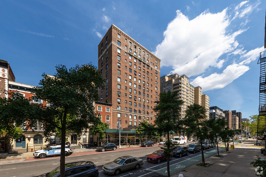 242 E 19th St, New York, NY for sale - Primary Photo - Image 1 of 1