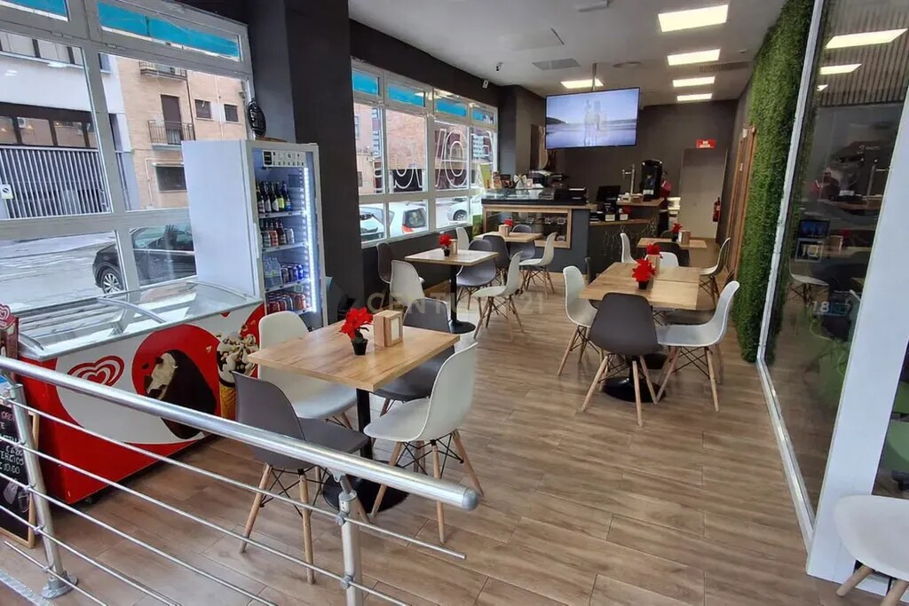 Retail in Madrid, Madrid to rent Primary Photo- Image 1 of 6