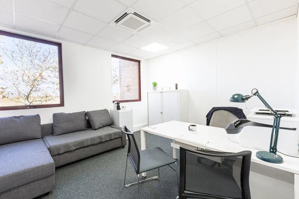 99 Rue Pereire, Saint-Germain-en-Laye to rent Interior Photo- Image 1 of 8