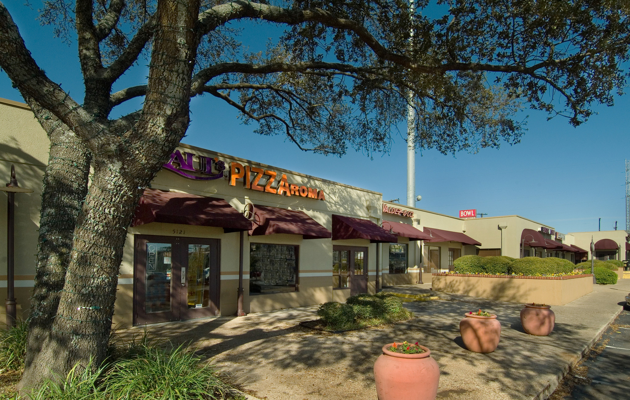 5115-5145 Fredericksburg Rd, San Antonio, TX for rent Building Photo- Image 1 of 4