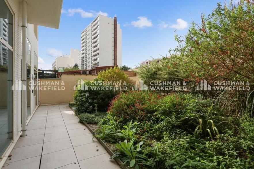 77 Rue Jean Bleuzen, Vanves to rent - Building Photo - Image 1 of 14