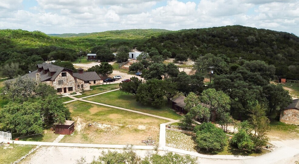 9266 Bandera Creek Rd, Bandera, TX for sale - Primary Photo - Image 1 of 1