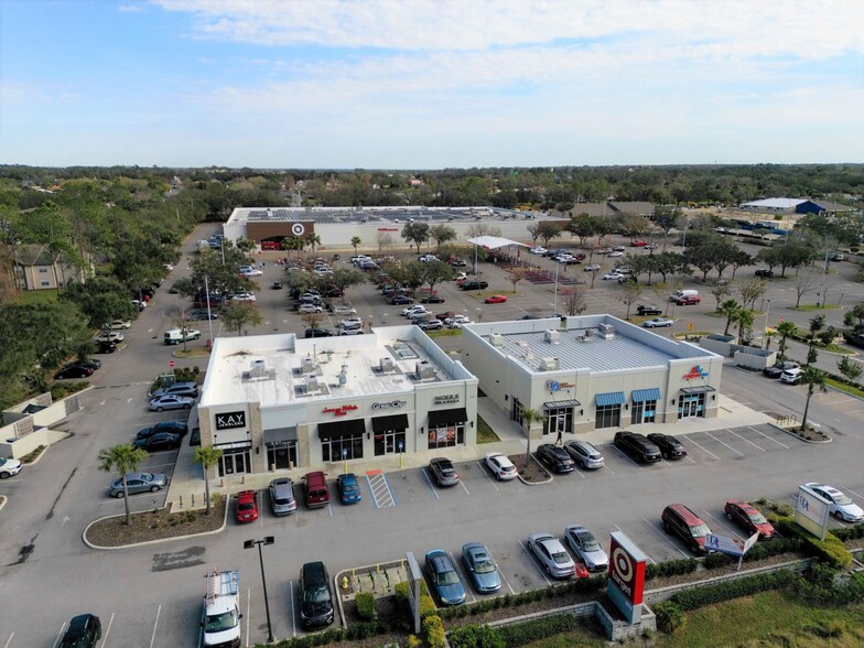 Lakeland Retail Centers portfolio of 2 properties for sale on LoopNet.co.uk - Building Photo - Image 1 of 8