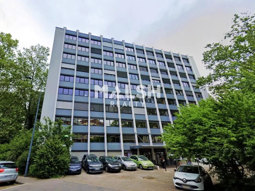 Office in Villeurbanne to rent Building Photo- Image 1 of 12
