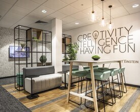 Smeaton Close, Aylesbury to rent Interior Photo- Image 2 of 3