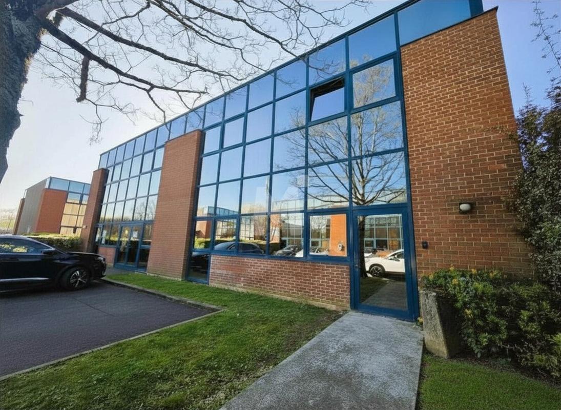 Office in Savigny-le-Temple to rent Building Photo- Image 1 of 12