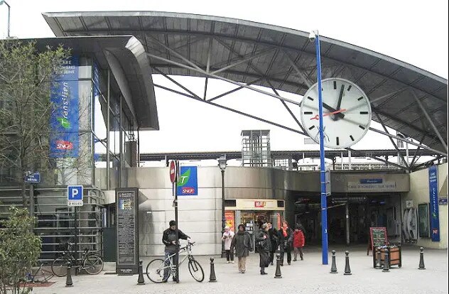 Retail in Asnières-sur-Seine to rent Building Photo- Image 1 of 5