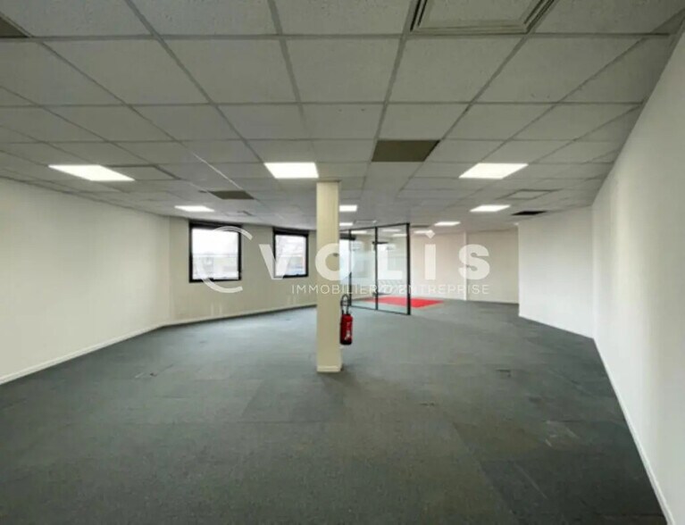 Office in Massy to rent - Building Photo - Image 2 of 12