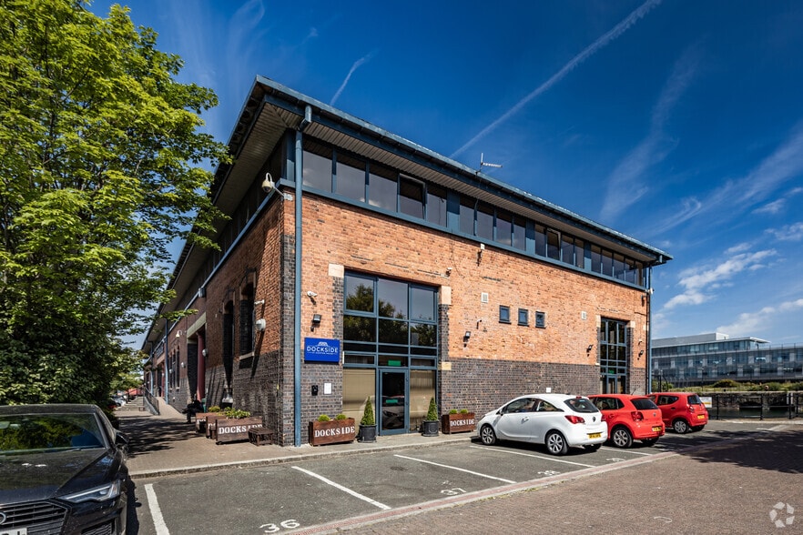 2 Tower Rd, Birkenhead to rent - Building Photo - Image 3 of 4