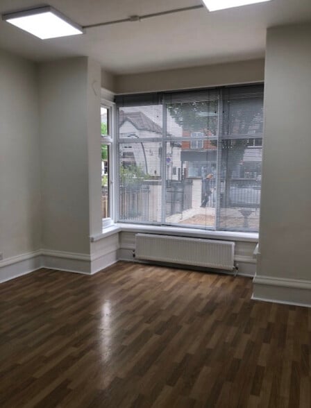 62 Station Rd, London to rent - Interior Photo - Image 3 of 3