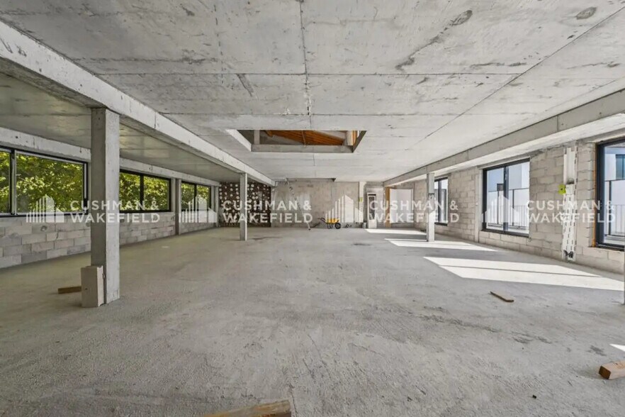 Office in Montrouge to rent - Building Photo - Image 1 of 13