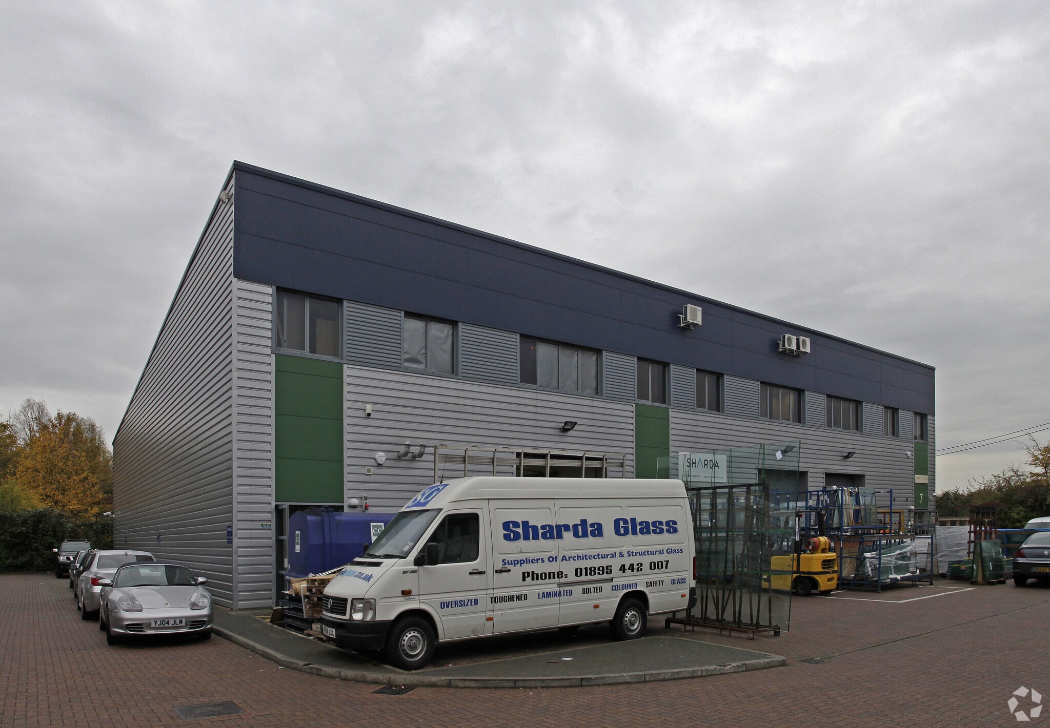 Horton Clos, West Drayton to rent Primary Photo- Image 1 of 5