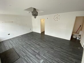 41B Lowtown, Pudsey to rent Interior Photo- Image 2 of 2