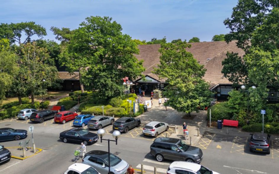 Denton Way, Woking for sale - Building Photo - Image 1 of 3