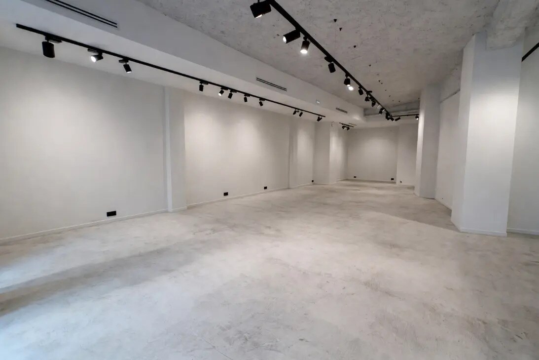 Retail in Marseille to rent Interior Photo- Image 1 of 7