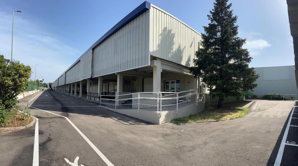 Industrial in San Agustín del Guadalix, Madrid to rent - Building Photo - Image 2 of 11