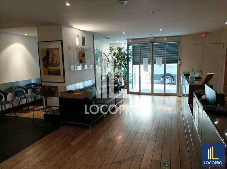 Retail in Nice for sale - Lobby - Image 1 of 12