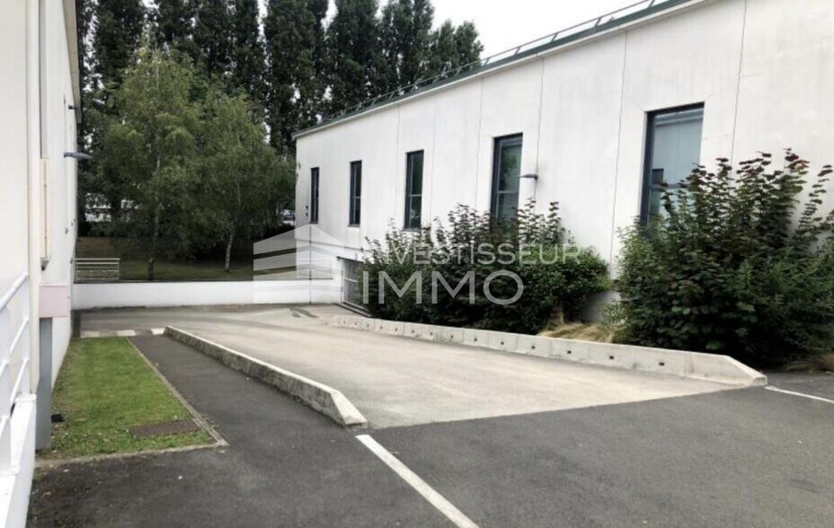 Office in Villeneuve La Garenne to rent - Building Photo - Image 2 of 5