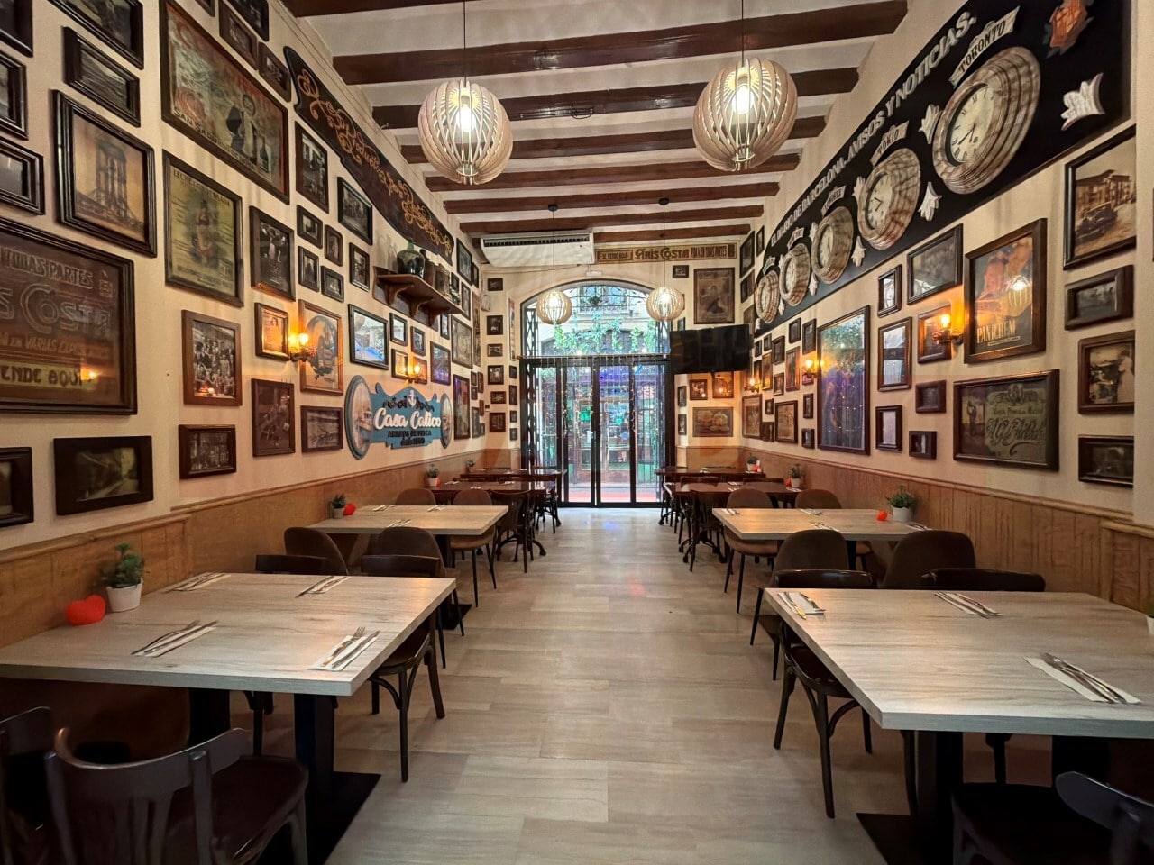 Retail in Barcelona, Barcelona to rent Interior Photo- Image 1 of 11