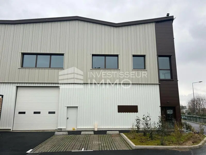 Light Industrial in Osny to rent Building Photo- Image 1 of 6