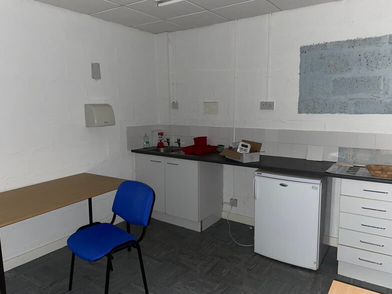 4-6 Portland St, Kilmarnock to rent - Building Photo - Image 3 of 5