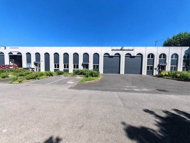 Industrial in Noisy-le-Grand to rent - Building Photo - Image 2 of 6