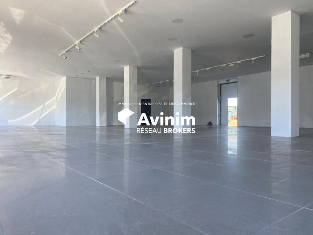 Location Commerce 280 m² - Photo 1