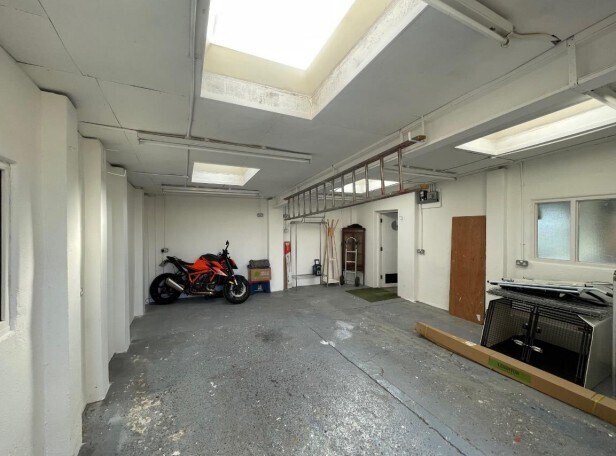 20B Warren Rd, Brighton for sale - Interior Photo - Image 2 of 4