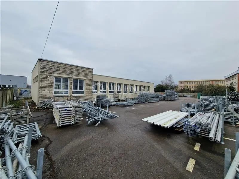 Location Local d'activités 380 m² - Photo 1