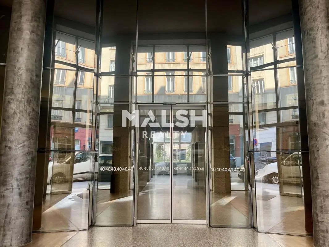 Office in Lyon to rent Lobby- Image 1 of 17