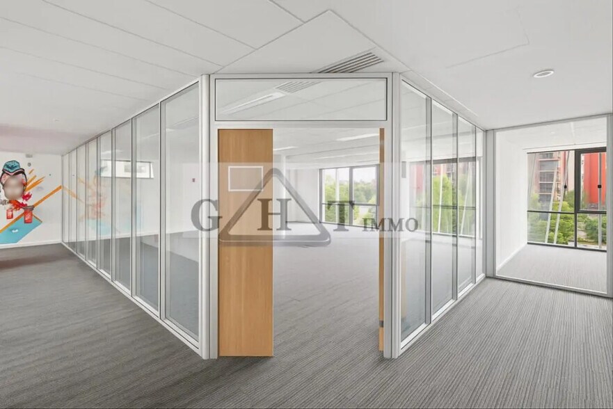 Office in Maisons-Alfort to rent - Interior Photo - Image 2 of 3
