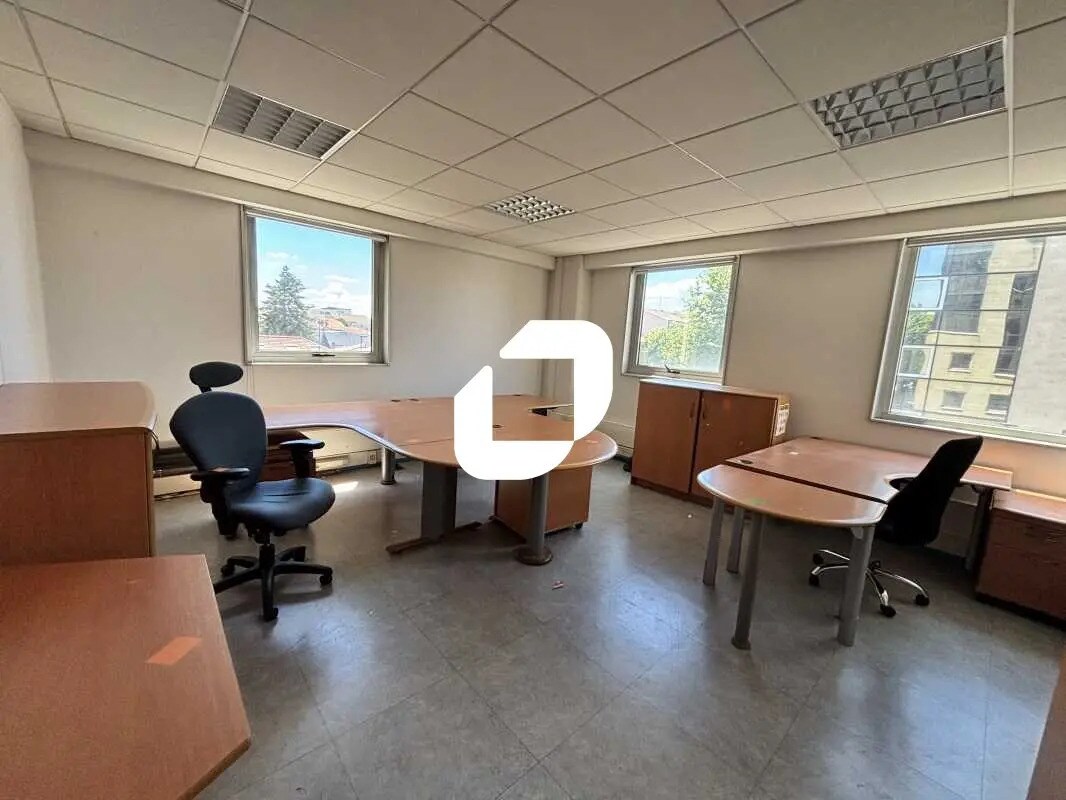 Office in Bordeaux to rent Interior Photo- Image 1 of 8