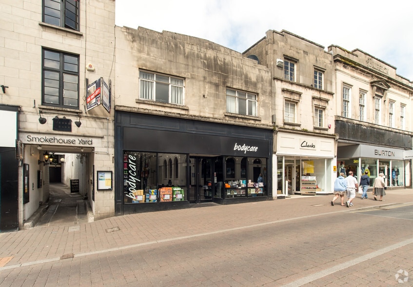 4 Stricklandgate, Kendal to rent - Primary Photo - Image 1 of 4