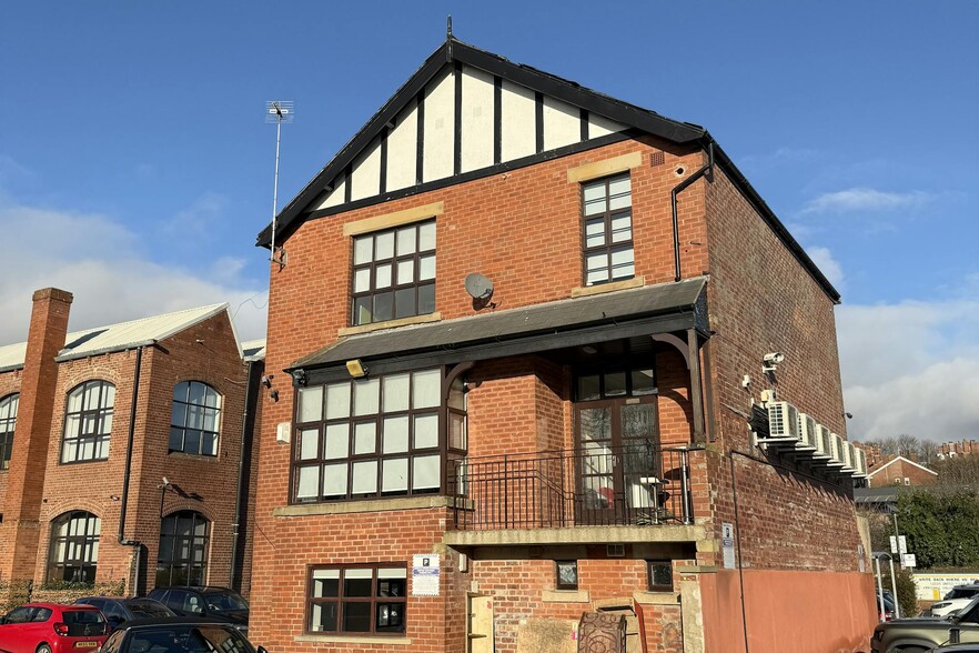 423 Kirkstall Rd, Leeds to rent - Building Photo - Image 2 of 3