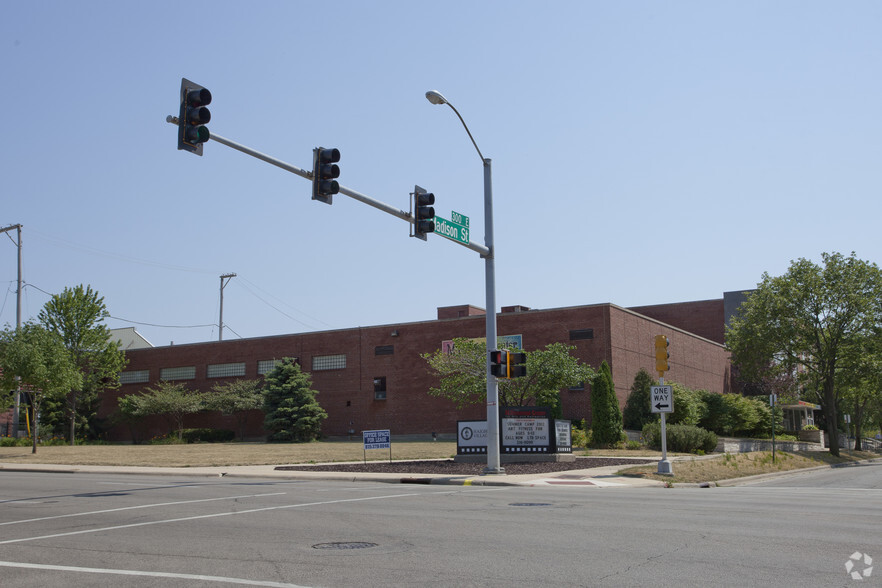 220 S Madison St, Rockford, IL for rent - Building Photo - Image 3 of 3