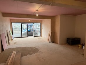 125 Uxbridge Rd, Rickmansworth to rent Interior Photo- Image 2 of 2