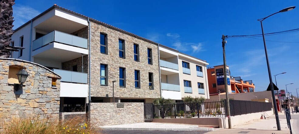 272 Ancien Chemin De Toulon, Sanary-sur-Mer for sale - Building Photo - Image 2 of 9