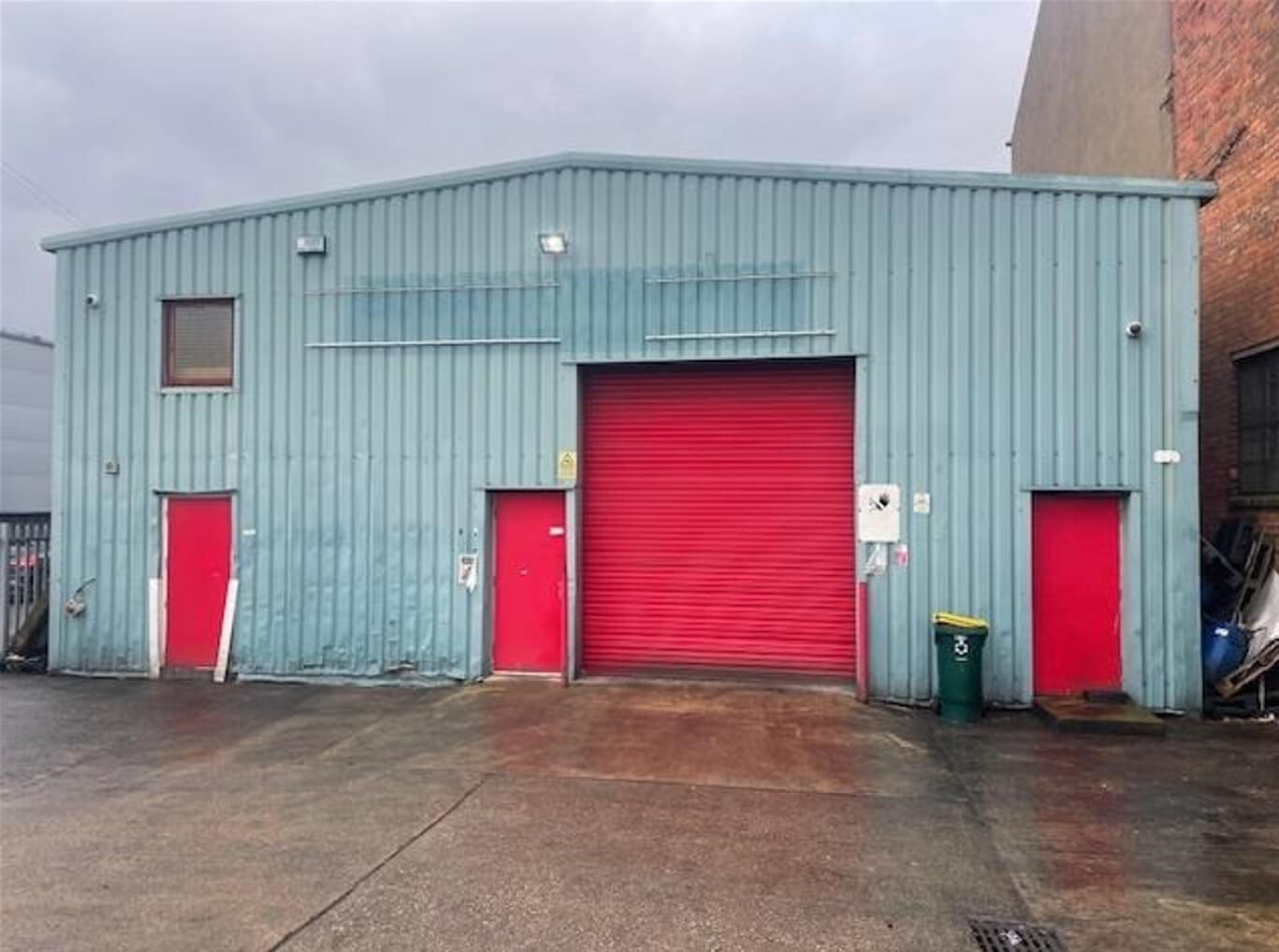 10 West Dock St, Hull to rent Building Photo- Image 1 of 1