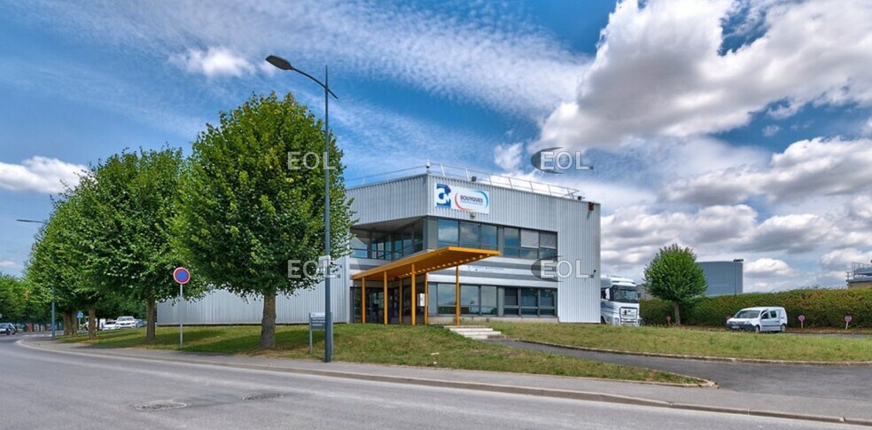 Light Industrial in Le Mesnil-Amelot to rent - Building Photo - Image 3 of 6