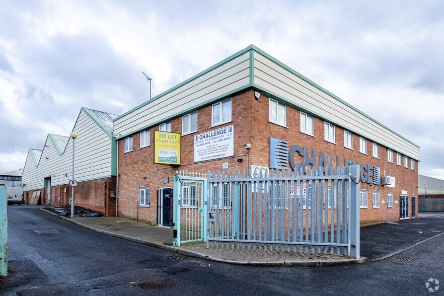 Park Ln, Wolverhampton to rent - Building Photo - Image 1 of 11
