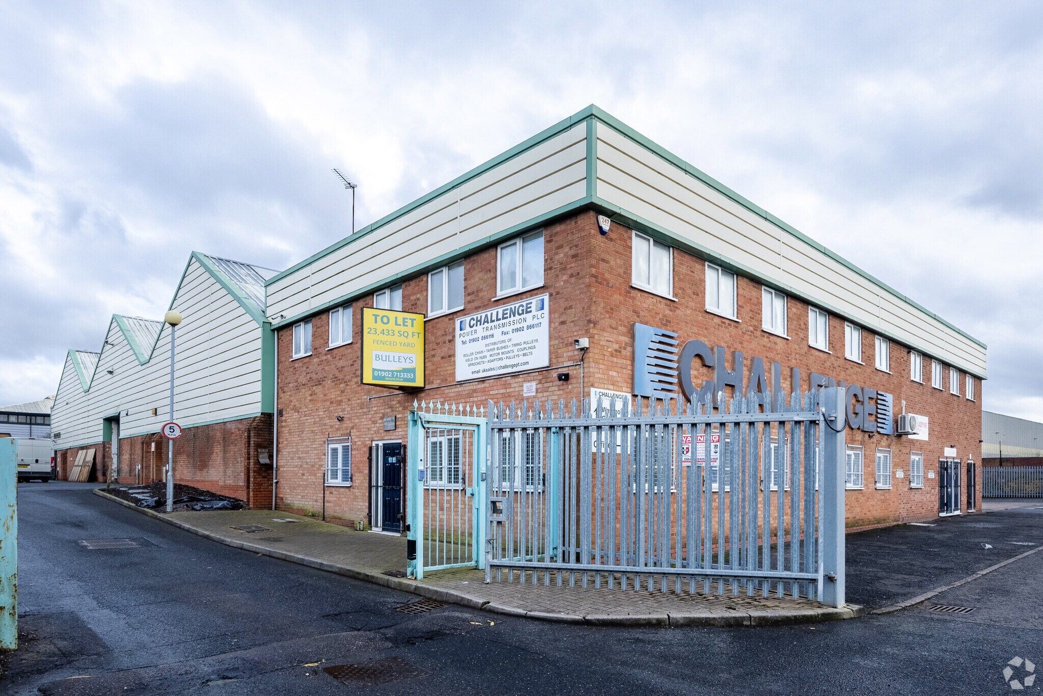 Park Ln, Wolverhampton to rent Building Photo- Image 1 of 12
