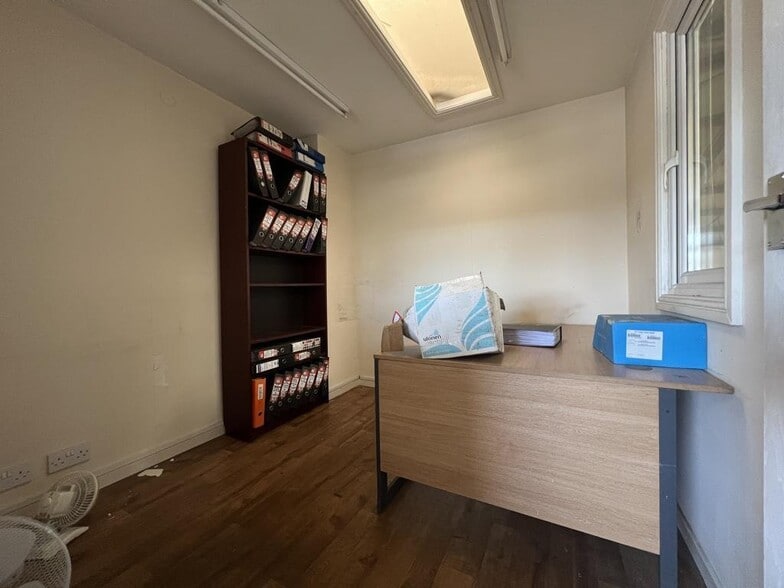 New Rd, Hixon to rent - Building Photo - Image 3 of 9