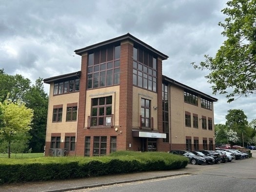 7 Rushmills, Northampton for sale Primary Photo- Image 1 of 1