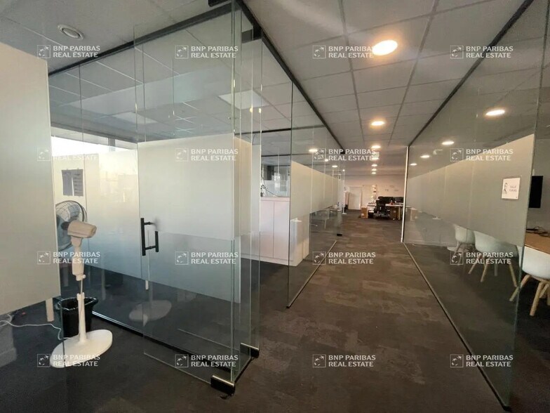 395 Rue Du Général De Gaulle, Marcq-en-Baroeul to rent - Interior Photo - Image 3 of 6