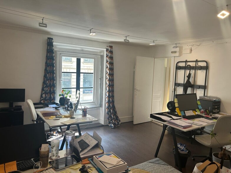 Build-to-Rent in Paris for sale - Building Photo - Image 2 of 10