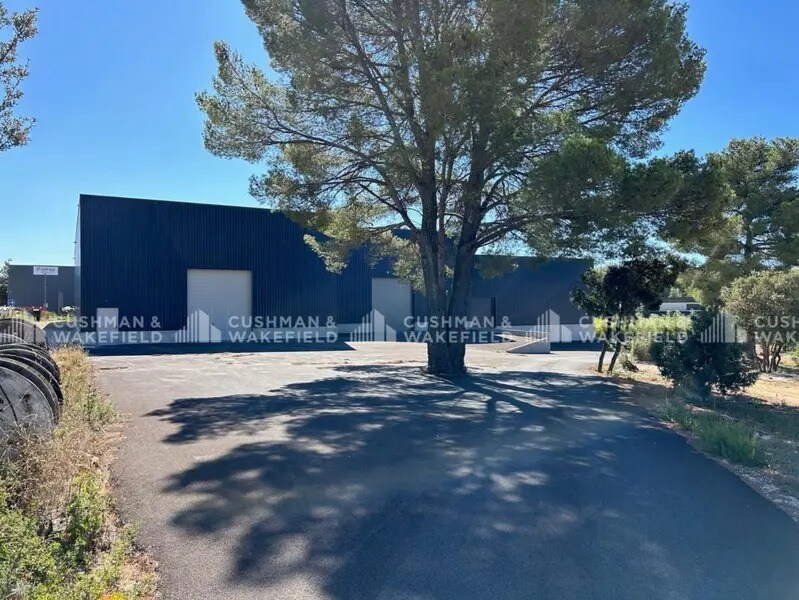 Light Industrial in Signes to rent Building Photo- Image 1 of 6