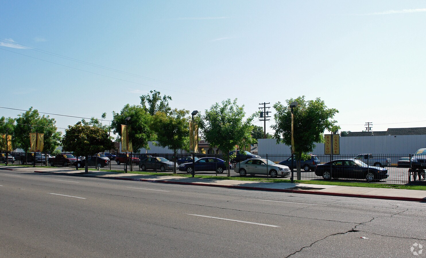 1000 N Abby St, Fresno, CA 93701 UK